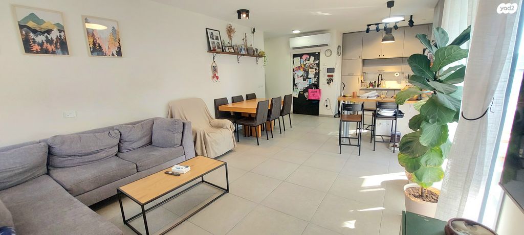 דירה, יצחק בן צבי 4, מורשת, מודיעין מכבים רעות