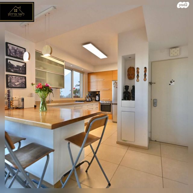 טריפלקס, כפר סבא