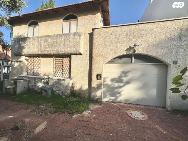 דו משפחתי, רעננה