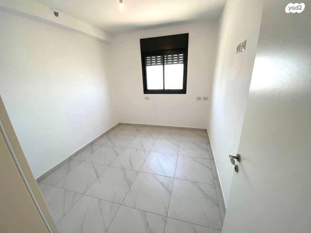 דירה, עפרה חזה, משכנות האומנים, קרית מוצקין