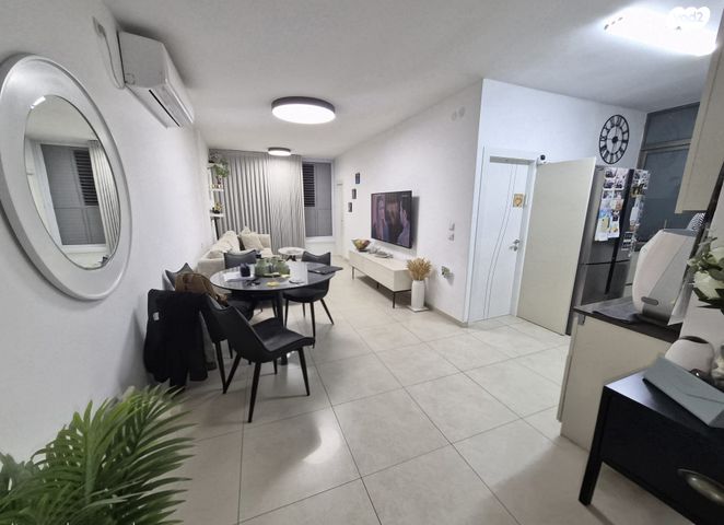 דירה, רחל הרשנזון, שעריים, רחובות