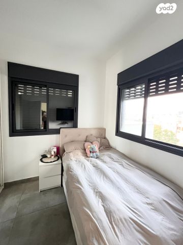 גג/ פנטהאוז, דרך לוי אשכול, קיראון, קרית אונו