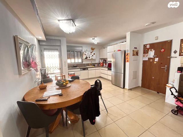 דירת גן, אסא המלך, יהושפט, ערד