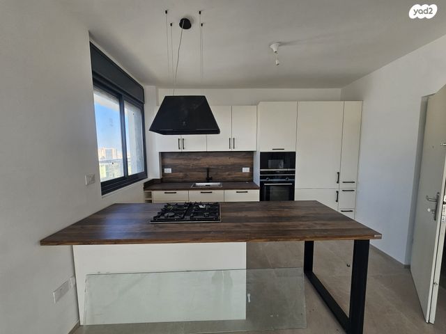 גג/ פנטהאוז, מ"ג 15, לב העיר, בת ים