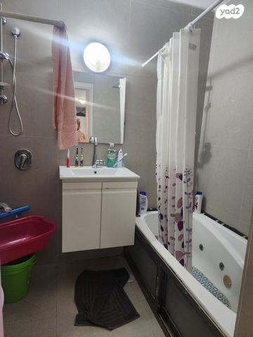 דירה, גיורא יוספטל, גיורא, רמלה