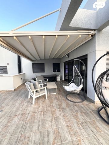 גג/ פנטהאוז, דרך לוי אשכול, קיראון, קרית אונו