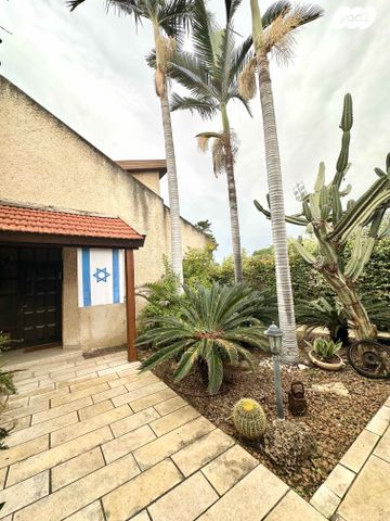 דו משפחתי, רעננה