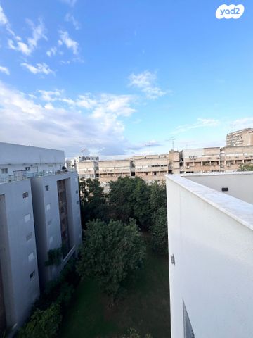 גג/ פנטהאוז, דרך לוי אשכול, קיראון, קרית אונו