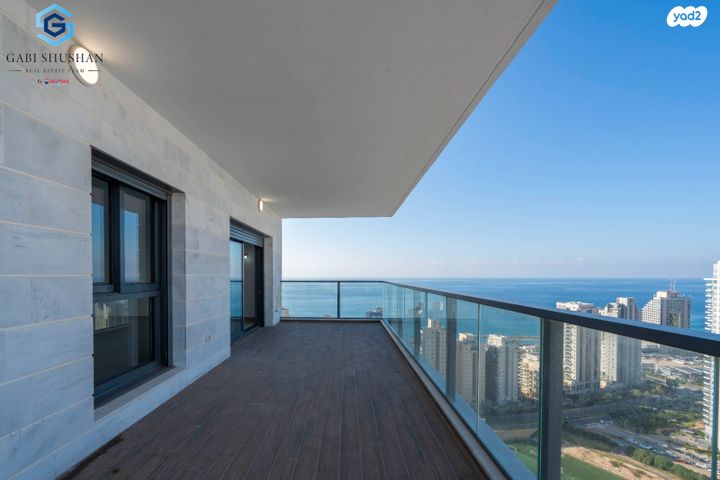 דירה, אמנון ליפקין שחק, נוף הטיילת, נתניה