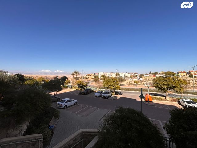 דירת גן, אסא המלך, יהושפט, ערד