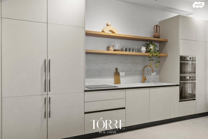 גג/ פנטהאוז, דרך מנחם בגין 158, מונטיפיורי, הרכבת, תל אביב יפו