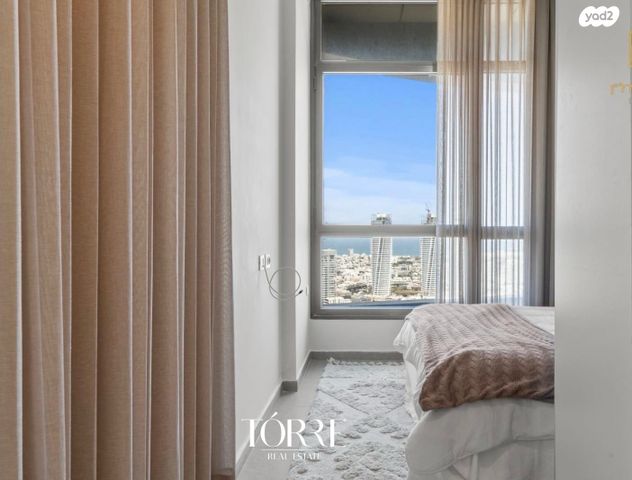 גג/ פנטהאוז, דרך מנחם בגין 158, מונטיפיורי, הרכבת, תל אביב יפו