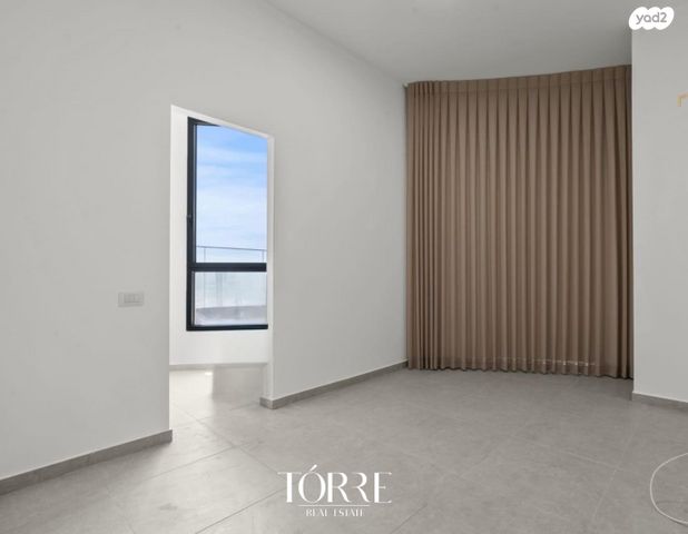 גג/ פנטהאוז, דרך מנחם בגין 158, מונטיפיורי, הרכבת, תל אביב יפו