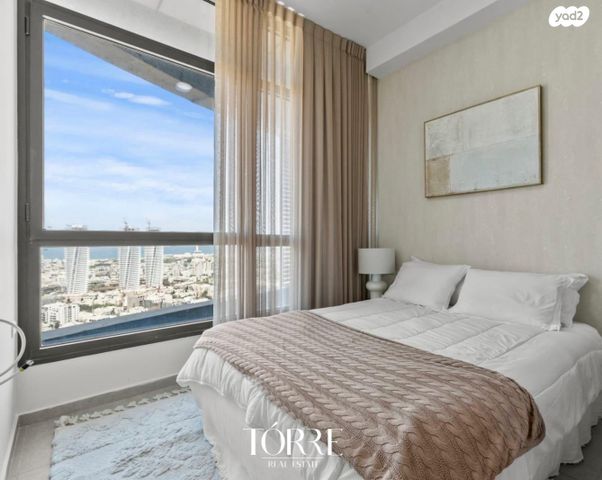 גג/ פנטהאוז, דרך מנחם בגין 158, מונטיפיורי, הרכבת, תל אביב יפו