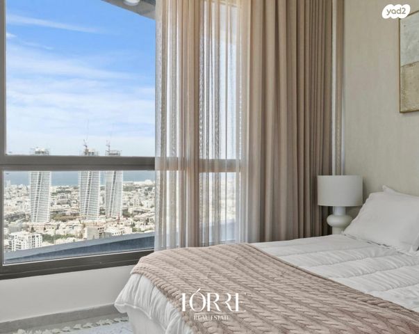 גג/ פנטהאוז, דרך מנחם בגין 158, מונטיפיורי, הרכבת, תל אביב יפו