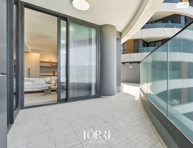 גג/ פנטהאוז, דרך מנחם בגין 158, מונטיפיורי, הרכבת, תל אביב יפו