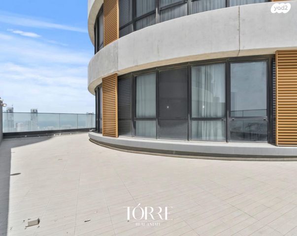 גג/ פנטהאוז, דרך מנחם בגין 158, מונטיפיורי, הרכבת, תל אביב יפו