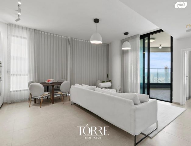 גג/ פנטהאוז, דרך מנחם בגין 158, מונטיפיורי, הרכבת, תל אביב יפו