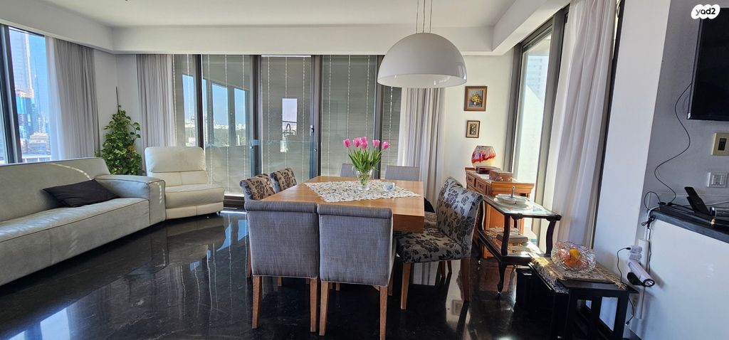 ניסים אלוני 