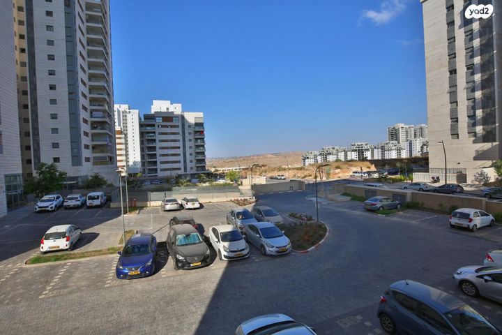 דירה, ניסים אלוני, פסגות אפק, ראש העין