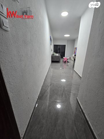 דירה, כצנלסון 64, לב העיר, בת ים