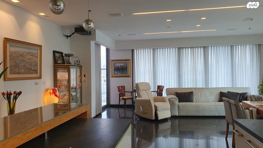 דירה, ניסים אלוני, צמרות איילון, פארק צמרת, תל אביב יפו