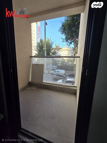 דירה, כצנלסון 64, לב העיר, בת ים