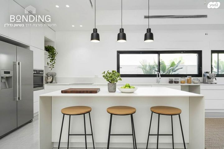 דו משפחתי, תל מונד