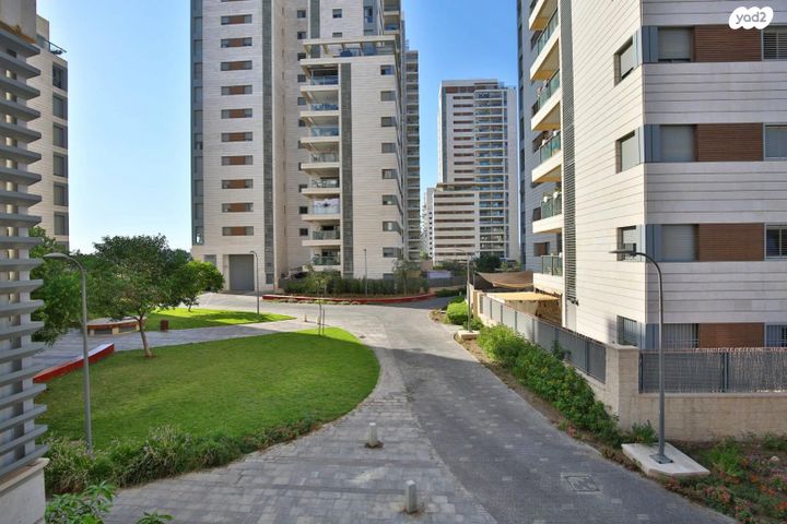 דירה, ניסים אלוני, פסגות אפק, ראש העין