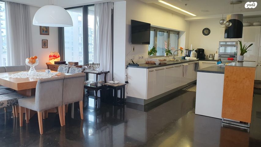 דירה, ניסים אלוני, צמרות איילון, פארק צמרת, תל אביב יפו