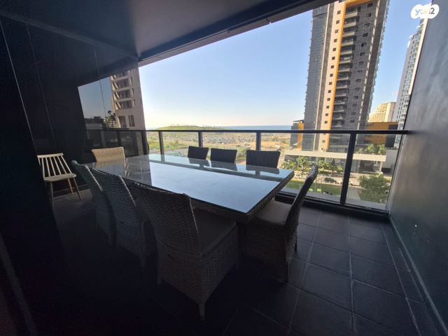 דירה, אריק איינשטיין, דרום חדש, פארק הים, בת ים