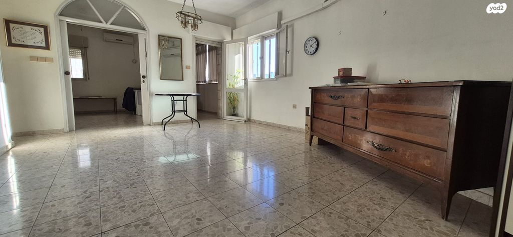 דירה, אהרון ברנד, הר נוף, ירושלים