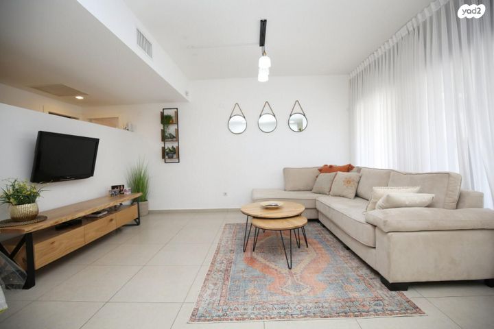 דירה, ניסים אלוני, פסגות אפק, ראש העין