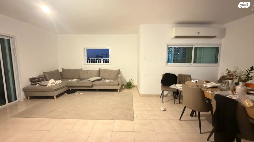 גג/ פנטהאוז, שדרות גלוסקין, ב' / צפון מערב העיר, רחובות