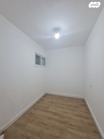 דירה, הרב דנגור, פרדס כץ, בני ברק