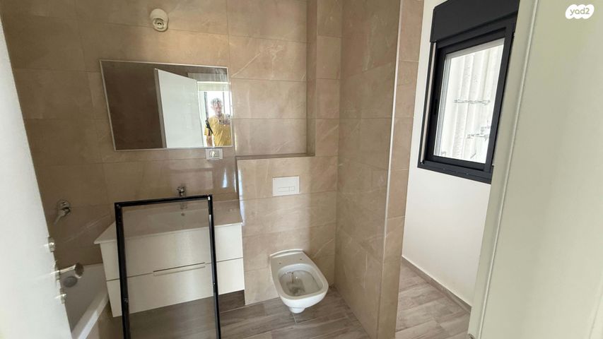 גג/ פנטהאוז, נשר