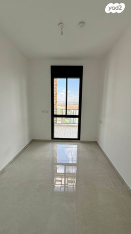 גג/ פנטהאוז, נשר