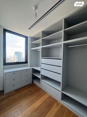 דירה, ליאונרדו דה וינצ'י 13, גני שרונה, קרית הממשלה, תל אביב יפו