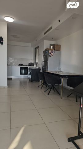 דירה, שדרות מקס ואמפרו שיין, רחובות החדשה, רחובות