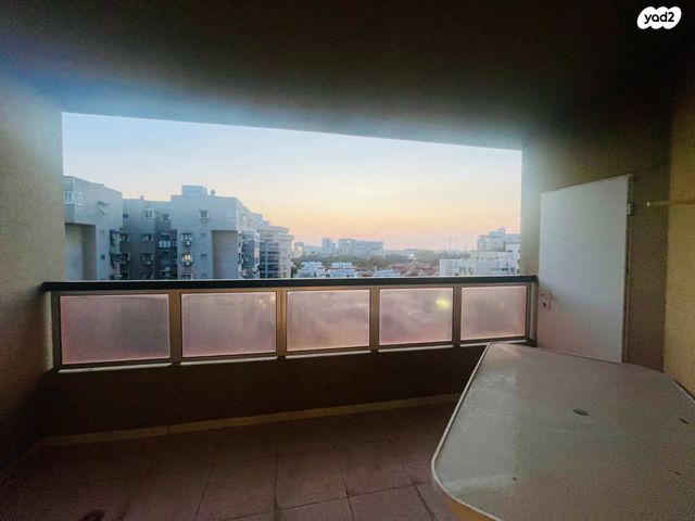 גג/ פנטהאוז, יהושע רבינוביץ 72, בן גוריון, חולון