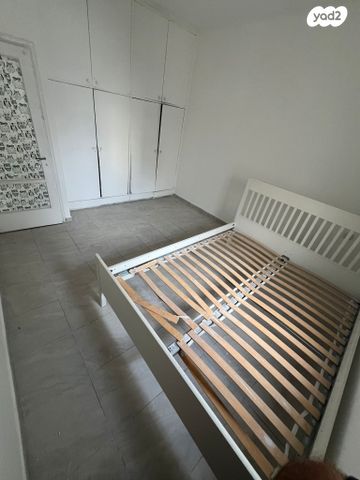 דירה, הרב עוזיאל 11, לב העיר, בת ים