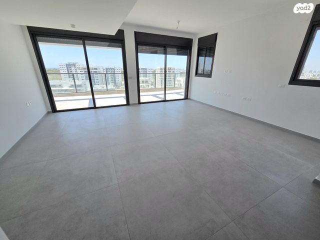 גג/ פנטהאוז, אור עקיבא