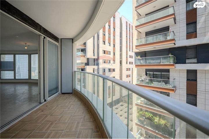 דירה, גרציאני יצחק 10, גני שרונה, קרית הממשלה, תל אביב יפו