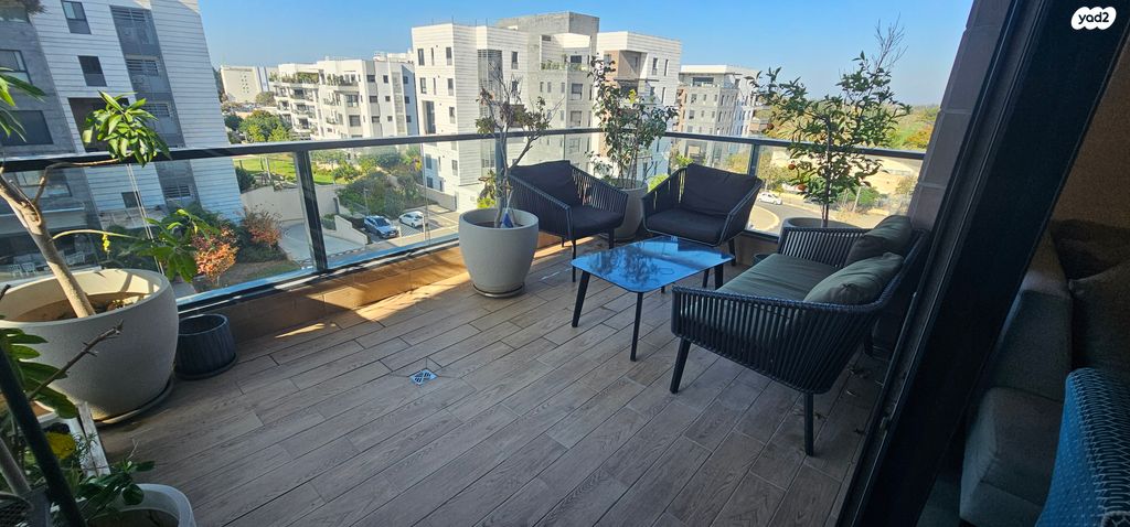 הרצליה הירוקה, נווה עובד