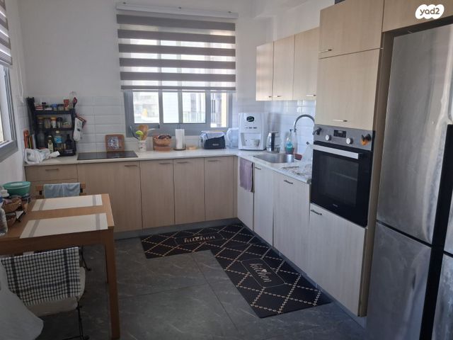 דירה, יוחנן הסנדלר, בת ים