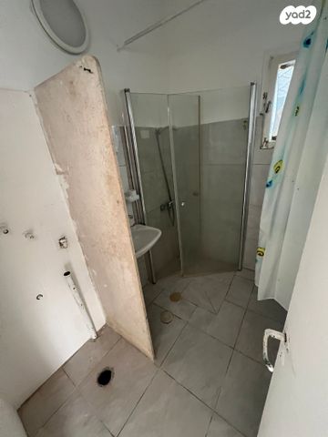 דירה, הרב עוזיאל 11, לב העיר, בת ים