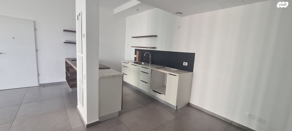 דרך מנחם בגין 144