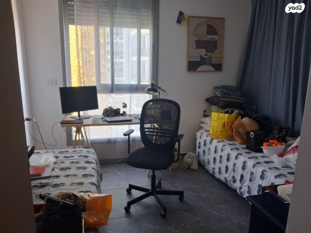 דירה, יוחנן הסנדלר, בת ים