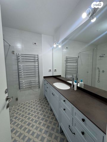 דירה, ליאונרדו דה וינצ'י 13, גני שרונה, קרית הממשלה, תל אביב יפו