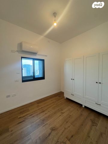 דירה, ליאונרדו דה וינצ'י 13, גני שרונה, קרית הממשלה, תל אביב יפו